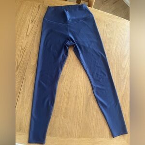 Like New! Women’s “ALO Yoga” Navy color Leggings. Size L. Excellent condition.